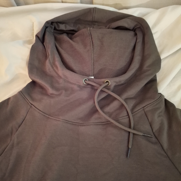 Active USA Women's Olive Green Long Sleeve Hoodie Top - Picture 4 of 7